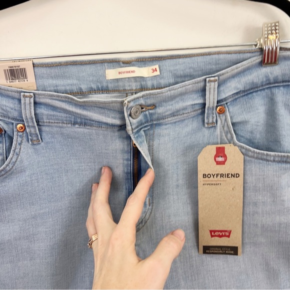 Levi’s Light Wash Mid Rise Boyfriend Jeans Size 18 NWT - Picture 7 of 16